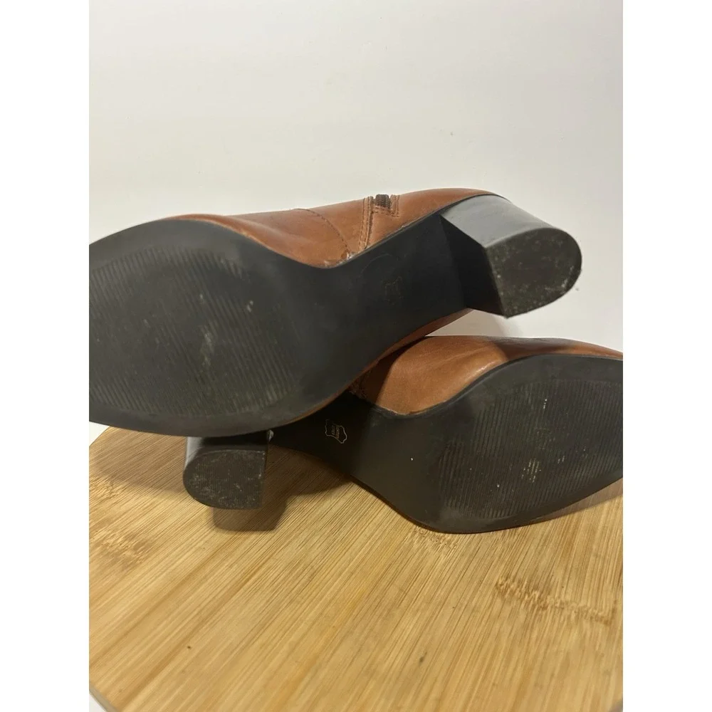 Liz Claiborne Tan Brown Leather 3.5
